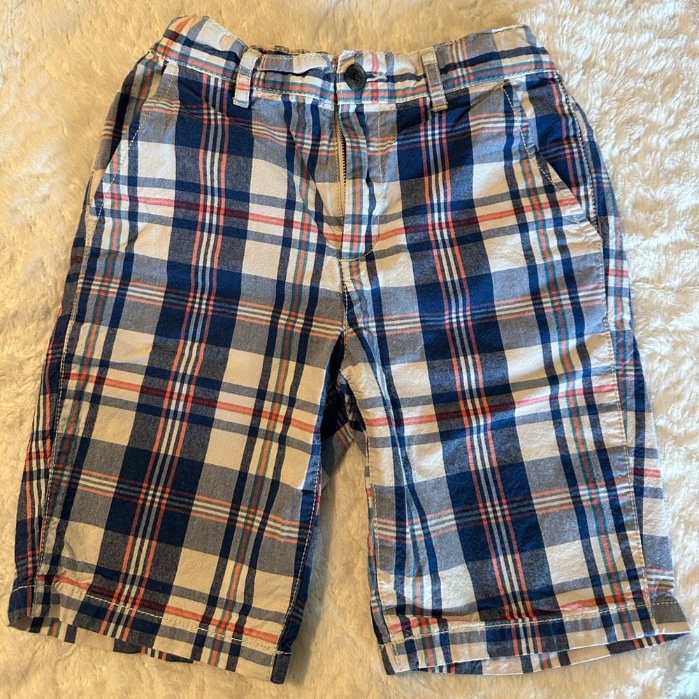 Like new, The Children’s Place Plaid Blue and White Chino Shorts, size 8.